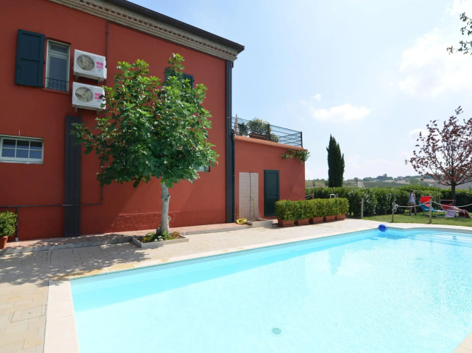Apartment Amidst Vineyards & Blue Skies