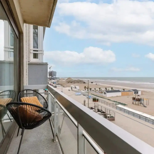 Pleasant Apartment With Frontal sea View
