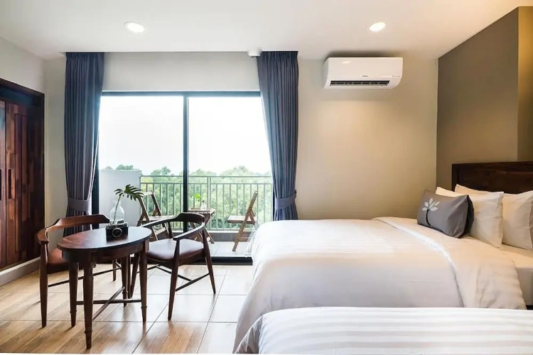 Standard Triple room