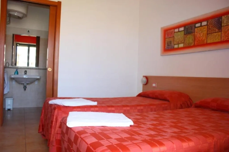 Standard Triple room