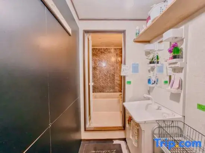 Private single room 2F with shared bath and toilet