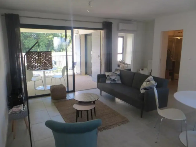2 Bedrooms Apartment