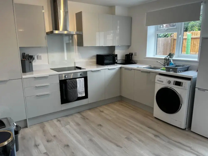 2 Bed Flat - Sleeps 8 - Pets - Garden - Parking