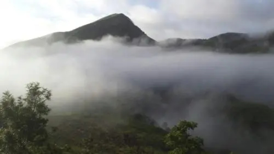 The Kissing Mountains