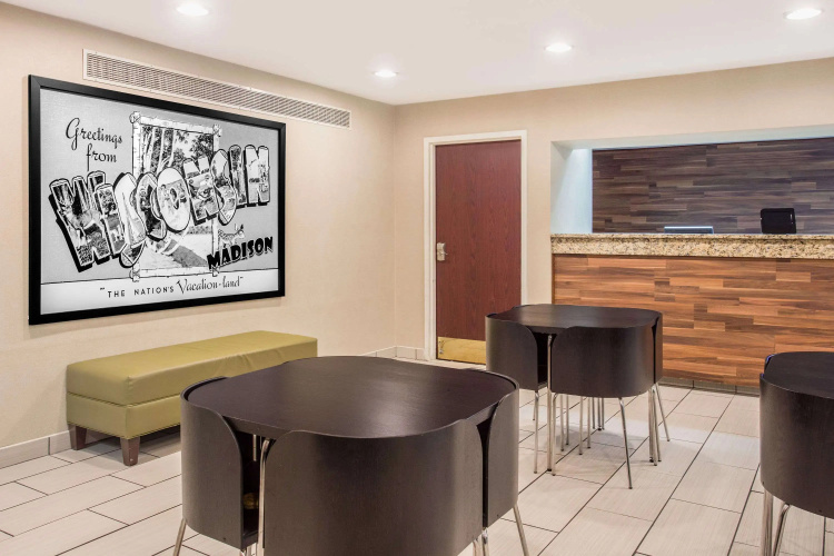Super 8 By Wyndham Madison East