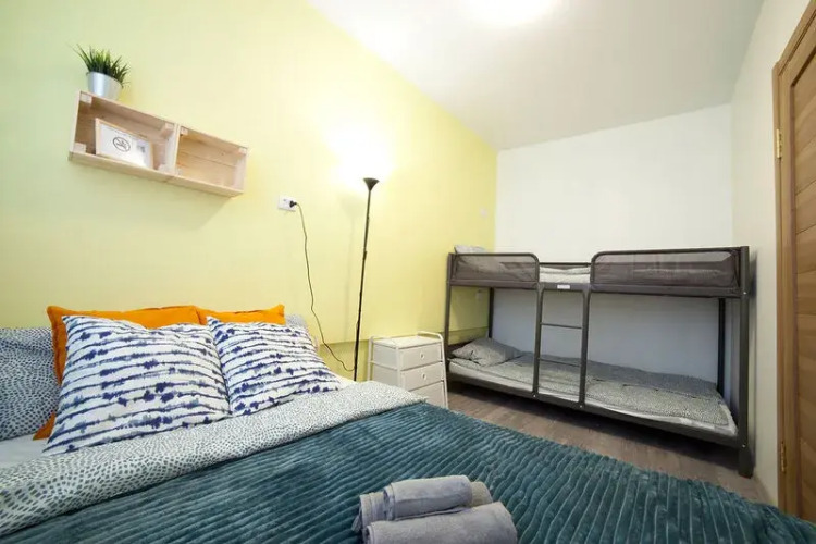 Фотография номера квартиры Диван и чемодан на Карла Маркса