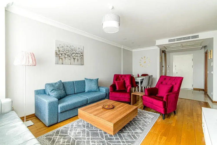 Bright and Centrally Located Flat in Sisli