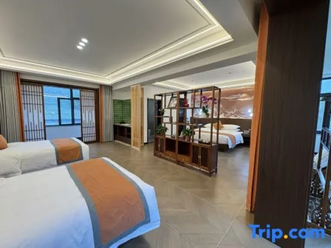 Quadruple Family Suite