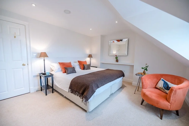 4 Bedrooms Cottage