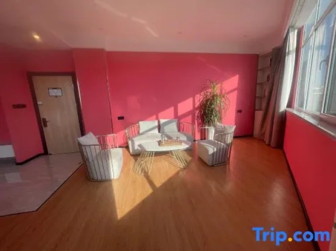 Double Suite with street view
