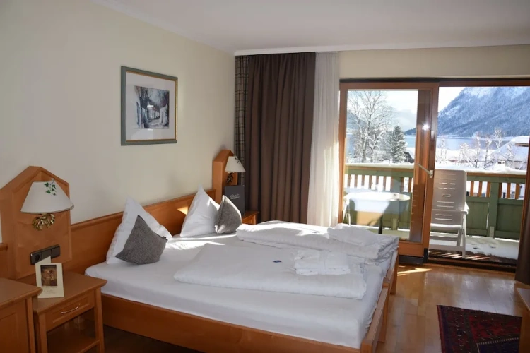 Deluxe Double room with balcony and with lake view