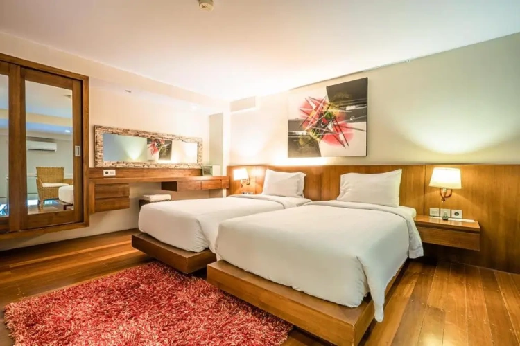 Suite with pool view