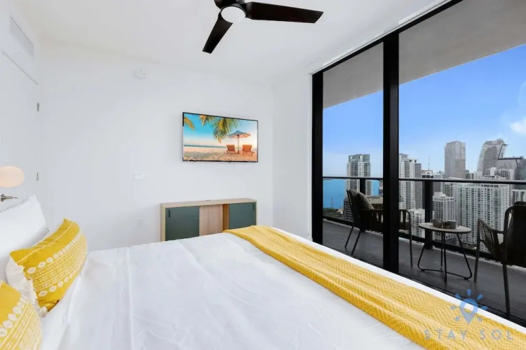 Downtown 2BR Oasis Pool Gym Balcony Views