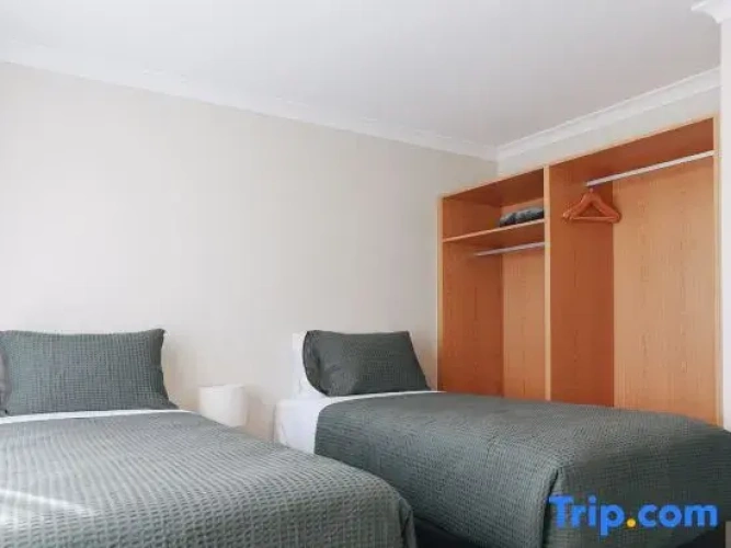 4 Bedrooms Deluxe Apartment