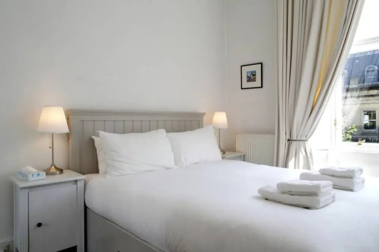 2 Bedroom Flat In New Town