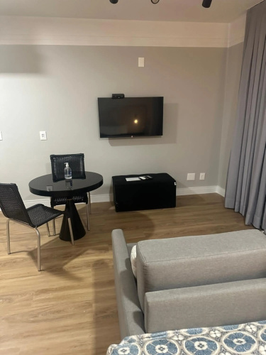 Flat Rua Bela Cintra 1356