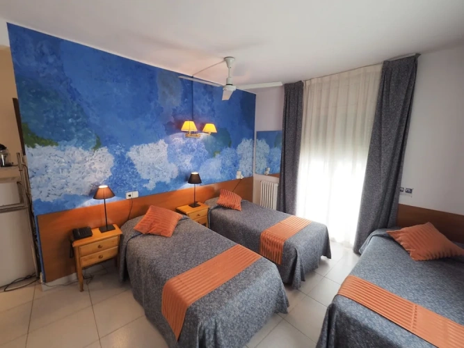Standard Triple room with balcony