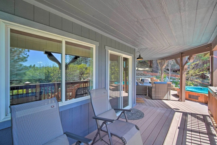 Stunning Lake Arrowhead Home: Decks & Hot Tub