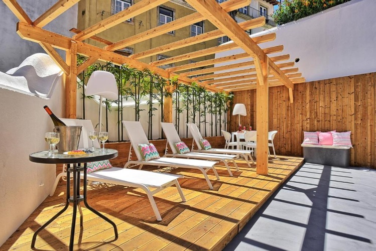 4 Bedrooms Apartment