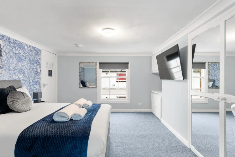 Standard Double room with street view