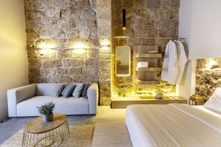 Akotika Boutique