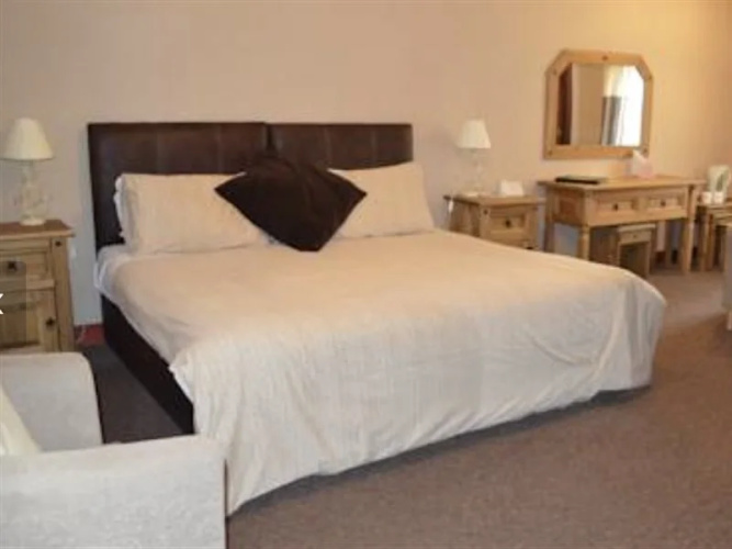 The Oaks Hotel