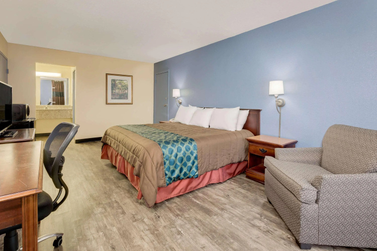 Days Inn by Wyndham Montgomery Near AUM