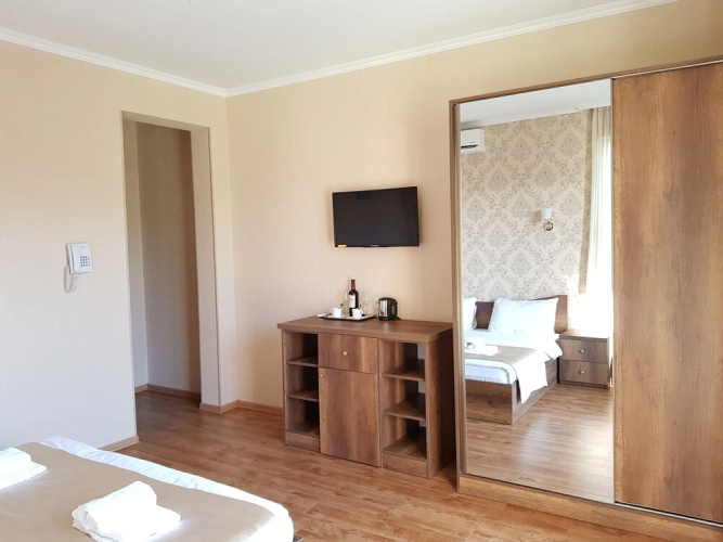 Gold Line Hotel
