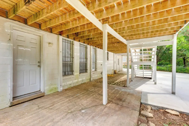 Walkable Mobile Apartment w/ Fenced-in Yard