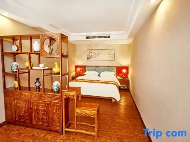 Deluxe Double Suite with city view