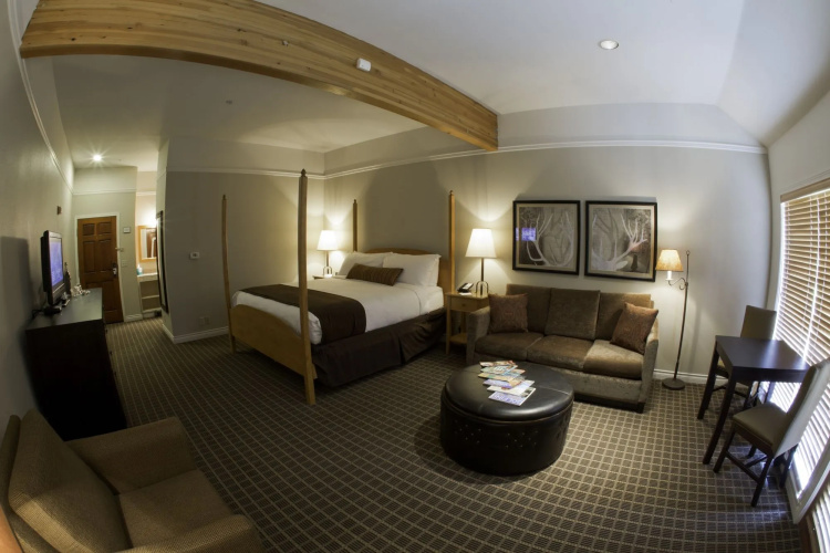 Pine Ridge Inn