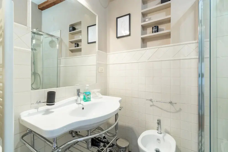 HouSmart San Mamolo 6