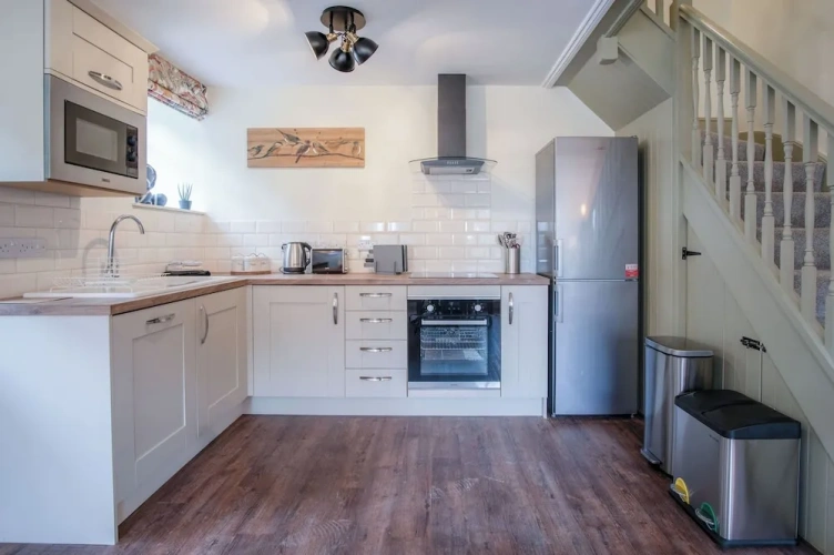 2 Bedrooms Cottage