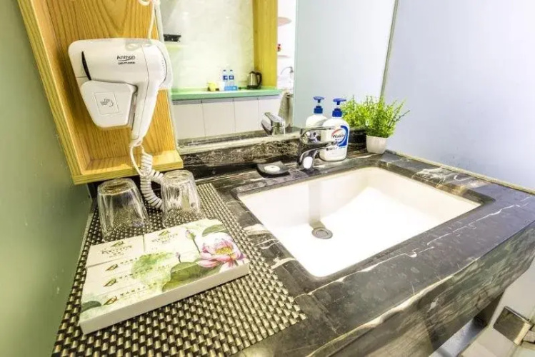 Uzone Serviced Apartment