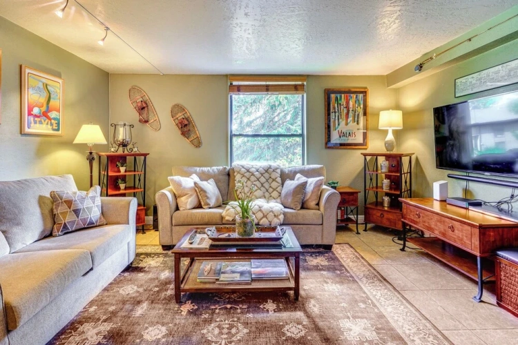 2 Bedrooms Apartment