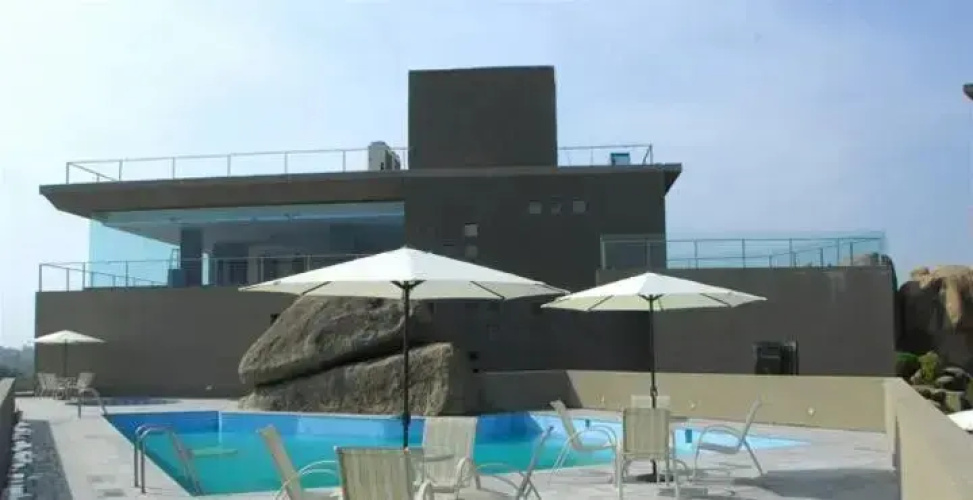 Honeyberg Resort