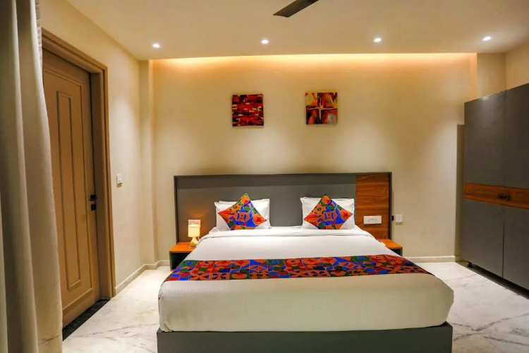 FabExpress Aroma Corporate Suites