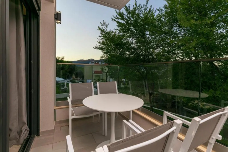 B&D Luxury Suites