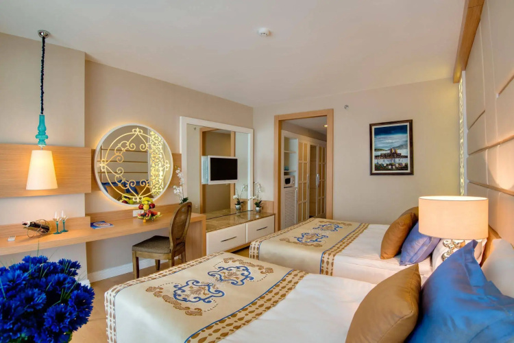 Quattro Beach Spa & Resort Hotel