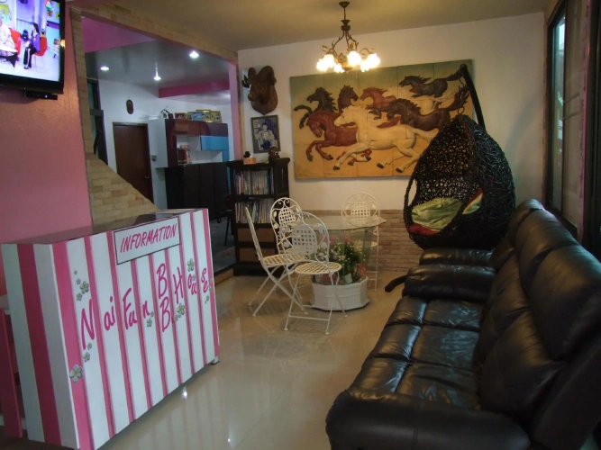 Standard Twin room with park view
