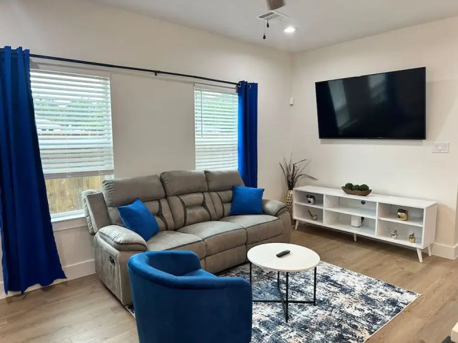 Quiet 3BR Home Fast Access to IAH Downtown