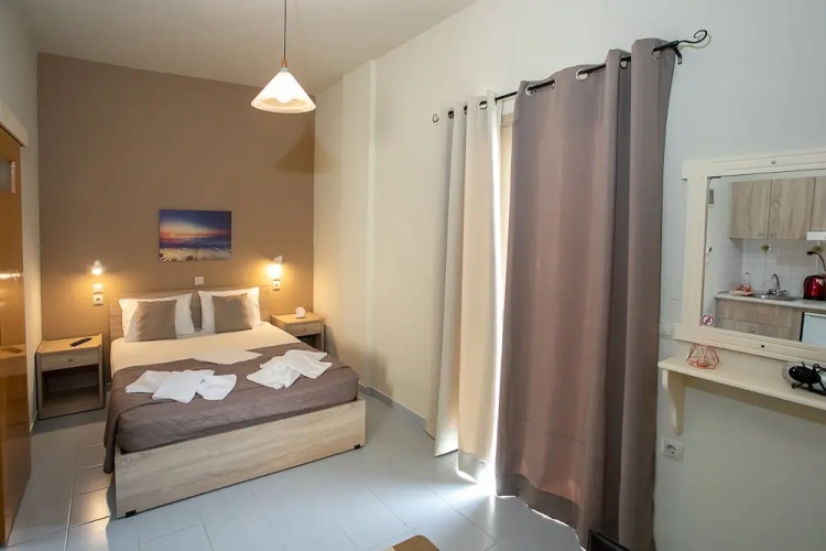 1 Bedroom Standard Triple Basement room