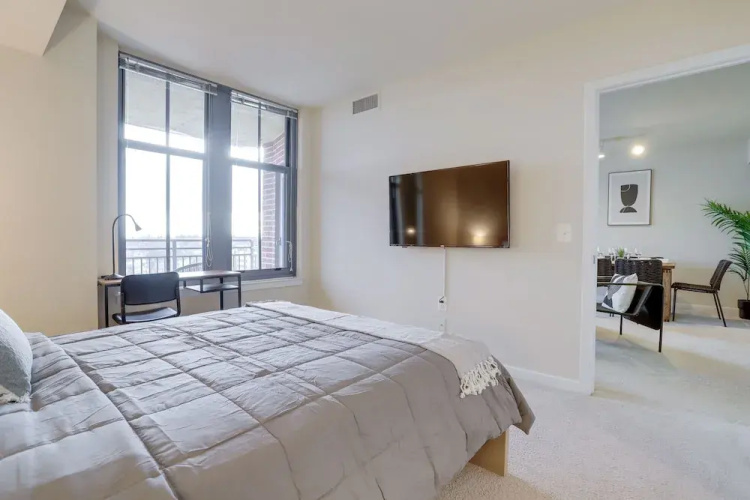 Fantastic 2BR Condo at Pentagon City