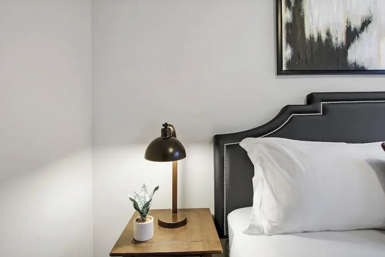1BR Vibrant Apt - Montrose 2E