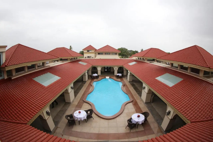 Neonz Resort & Club