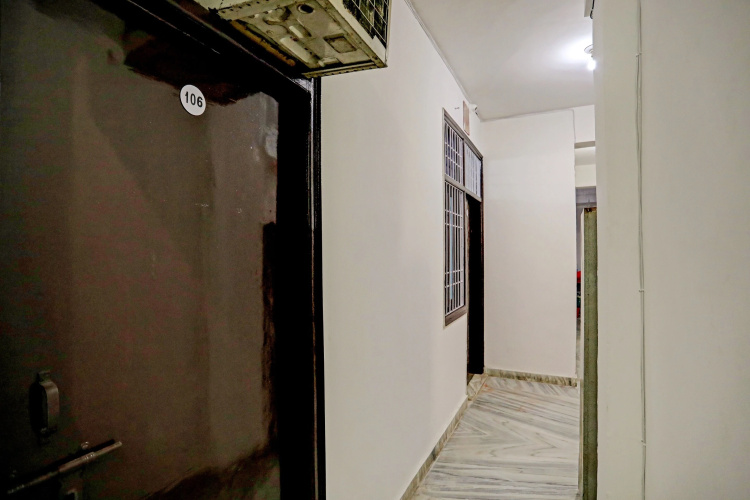 Goroomgo Raj hotel vip Noida