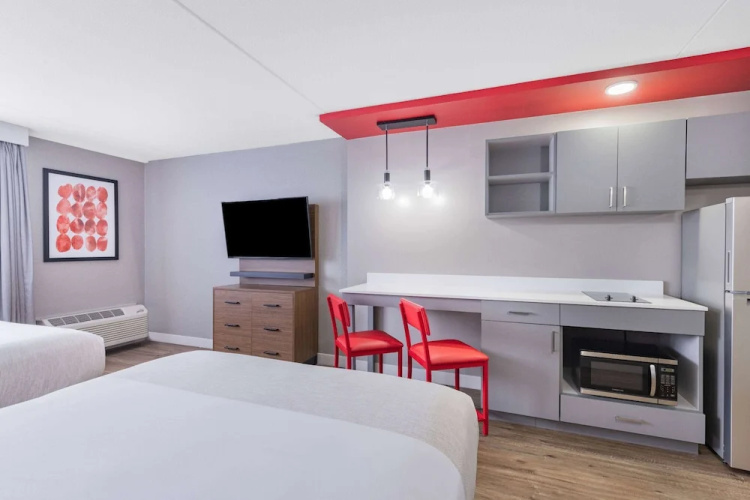 Clarion Hotel & Suites