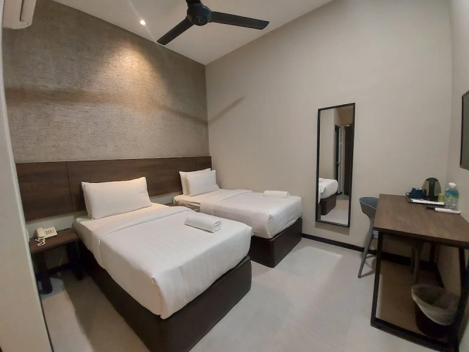 2 Bedrooms Standard Twin Basement room
