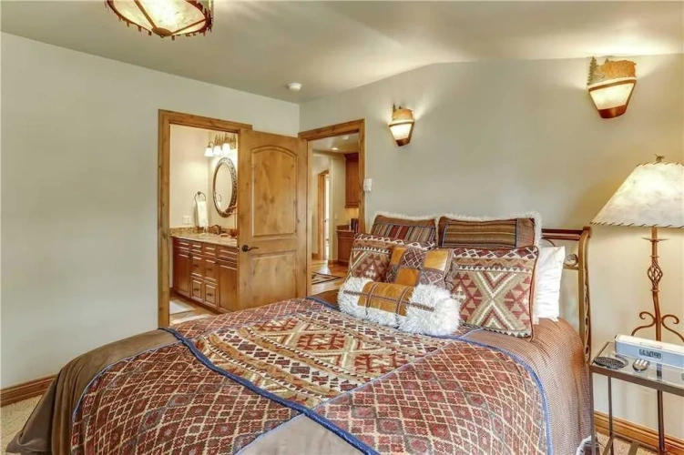 5 Bedrooms Cottage