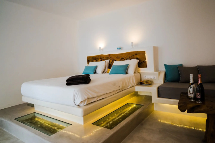 Flaskos Luxury Suites
